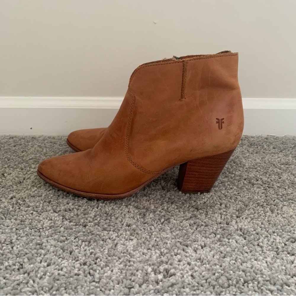 Frye Jennifer Cognac Leather Booties Size 7.5